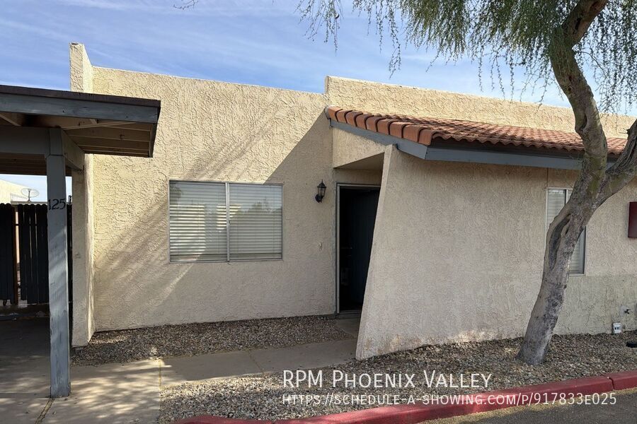 Updated Single Story 2Bdm - 2 Ba Glendale Unit with New Flooring in Bedrooms and t *No Carpet* property image