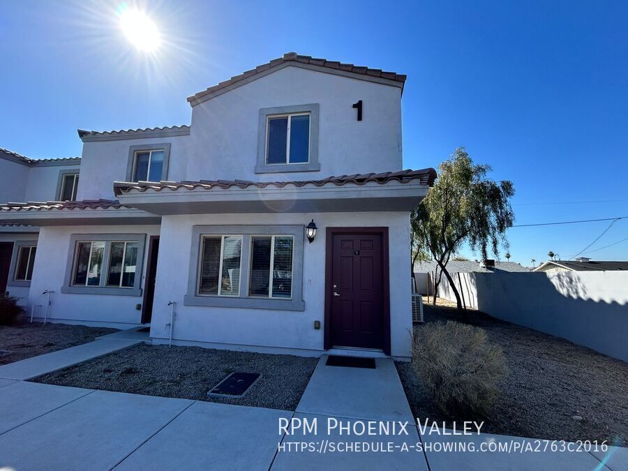 3 Bed/2.5 Bath Townhome 19th Ave & Bell End Unit *ALL* Appliances! property image