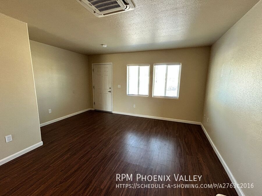 3 Bed/2.5 Bath Townhome 19th Ave & Bell End Unit *ALL* Appliances! property image