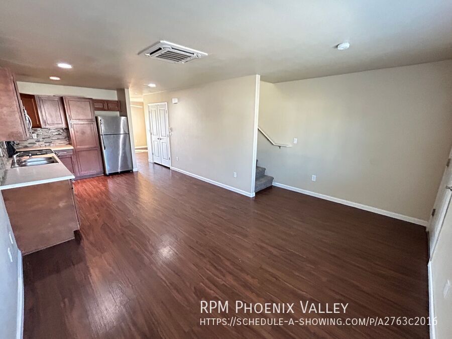 3 Bed/2.5 Bath Townhome 19th Ave & Bell End Unit *ALL* Appliances! property image