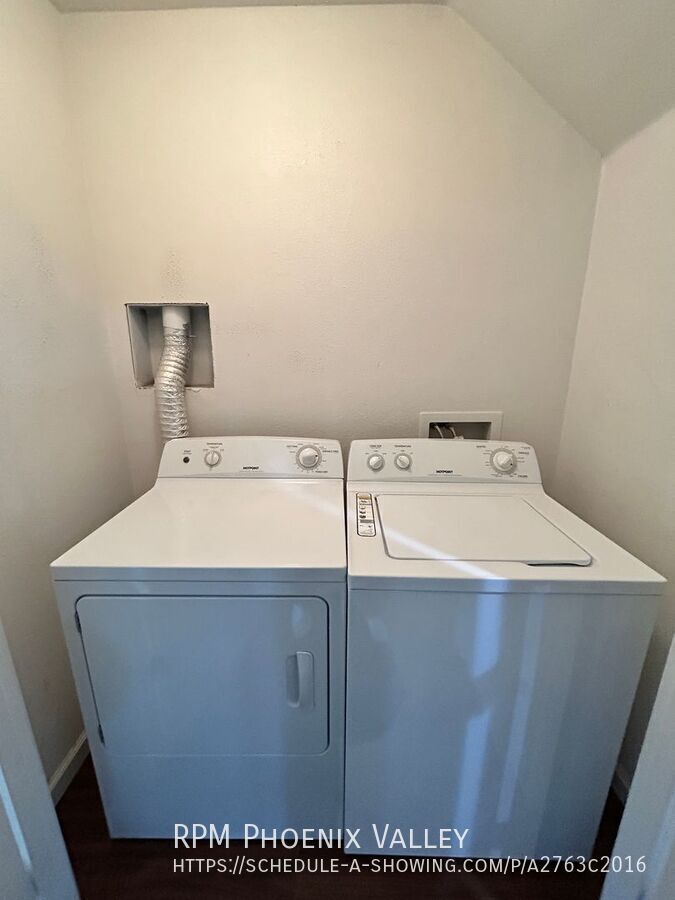 3 Bed/2.5 Bath Townhome 19th Ave & Bell End Unit *ALL* Appliances! property image