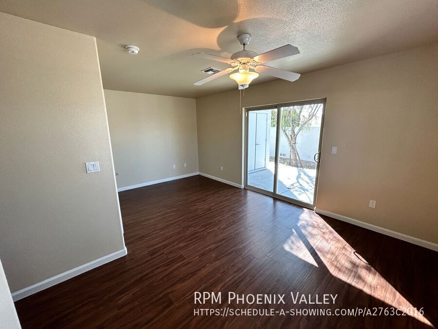 3 Bed/2.5 Bath Townhome 19th Ave & Bell End Unit *ALL* Appliances! property image