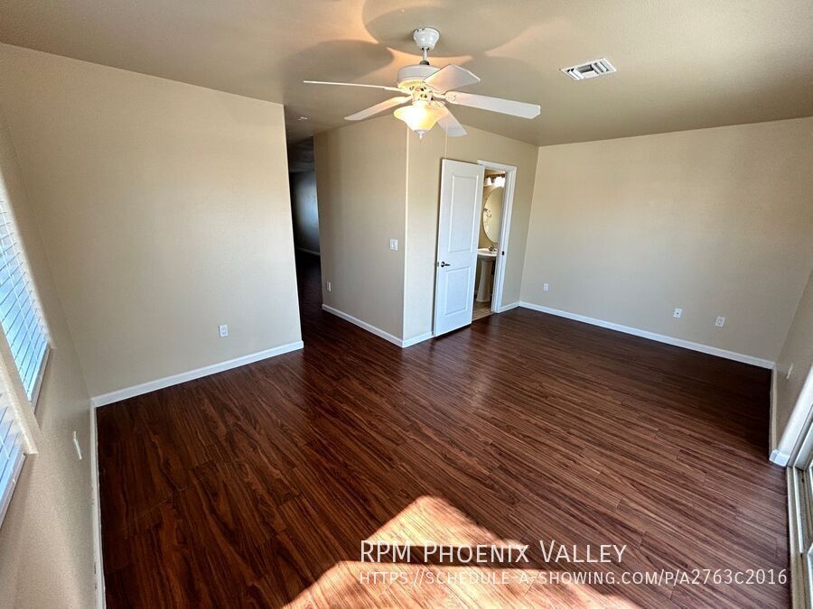 3 Bed/2.5 Bath Townhome 19th Ave & Bell End Unit *ALL* Appliances! property image