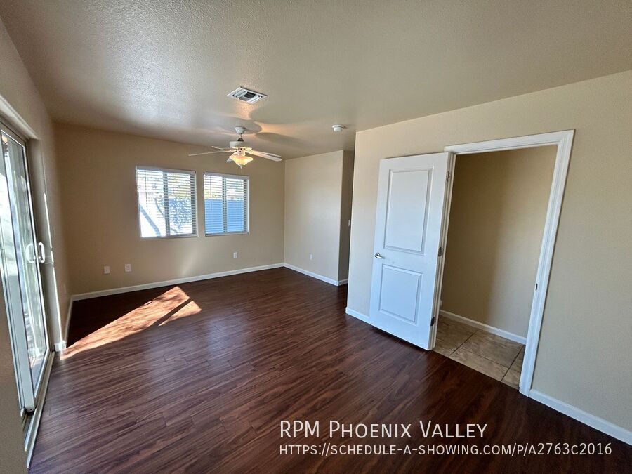 3 Bed/2.5 Bath Townhome 19th Ave & Bell End Unit *ALL* Appliances! property image