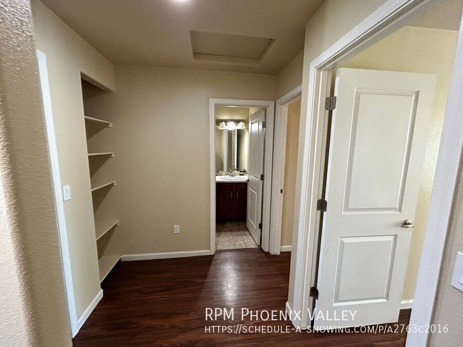 3 Bed/2.5 Bath Townhome 19th Ave & Bell End Unit *ALL* Appliances! property image