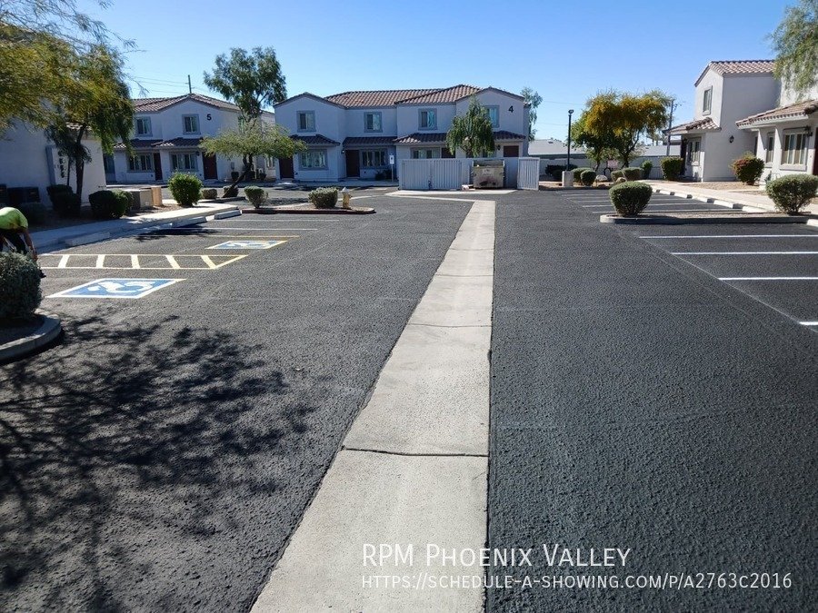 3 Bed/2.5 Bath Townhome 19th Ave & Bell End Unit *ALL* Appliances! property image