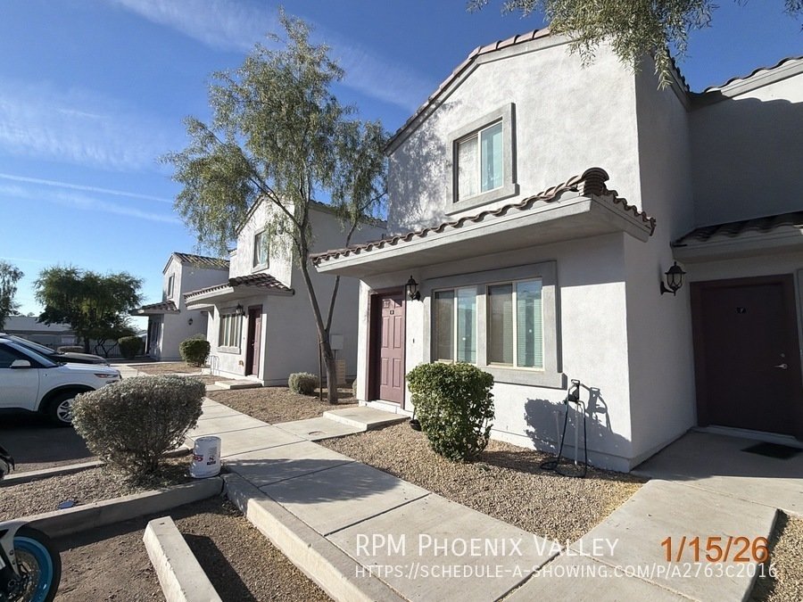 3 Bed/2.5 Bath Townhome 19th Ave & Bell End Unit *ALL* Appliances! property image