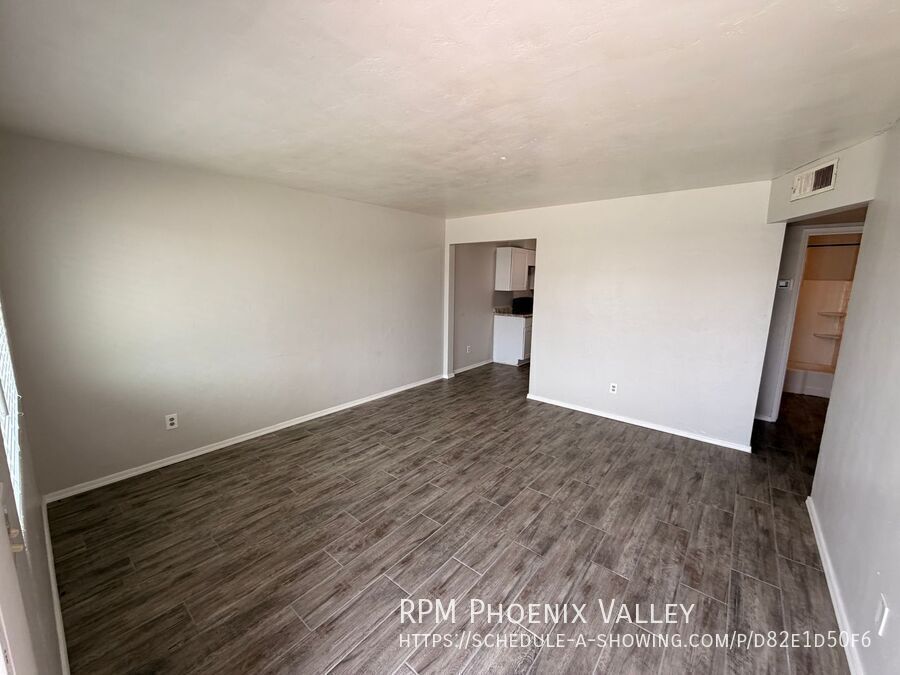 Recently renovated 2/1 Single Story Unit *NO* Carpet Near Phx Sky Harbor Airport! property image