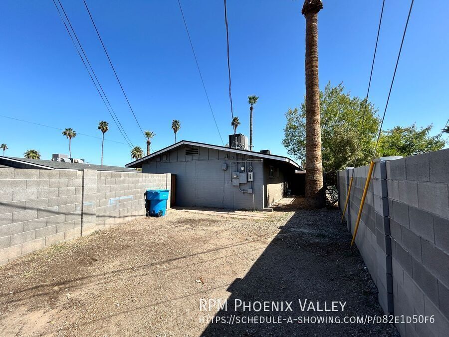 Recently renovated 2/1 Single Story Unit *NO* Carpet Near Phx Sky Harbor Airport! property image