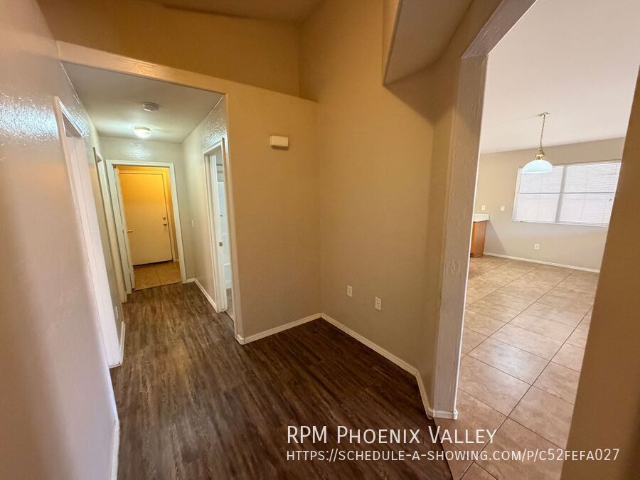 3/2 Single story Avondale Home *Custom Paint* & Carpet in Beds Only! property image