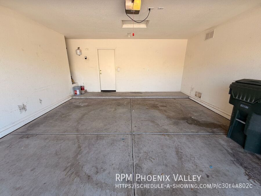 *NEW* Flooring + *NEW* Custom Paint Single Story Goodyear Home 4 Rent! property image