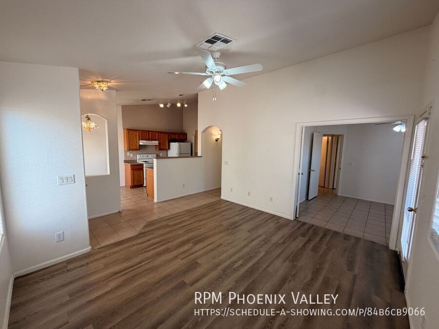 3 X 2 W/Den *ALL Appliances* **Corner Lot!! with New Paint & Carpet property image