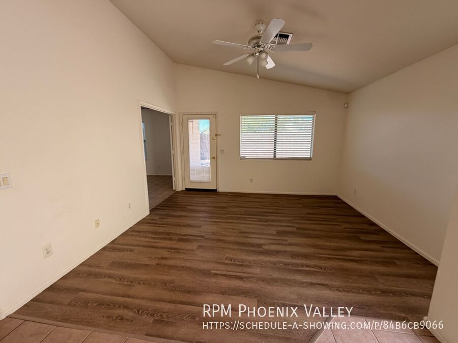 3 X 2 W/Den *ALL Appliances* **Corner Lot!! with New Paint & Carpet property image