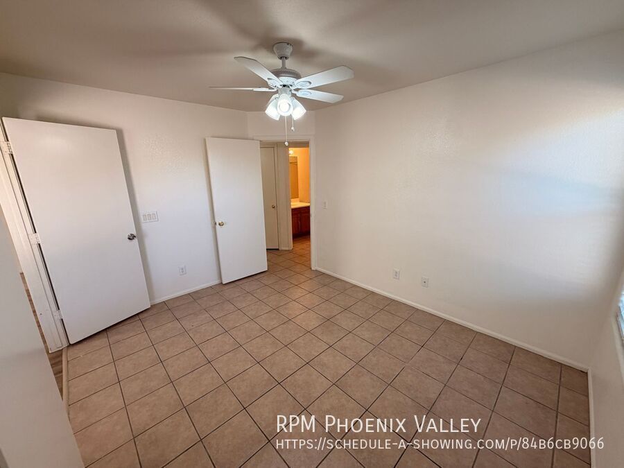 3 X 2 W/Den *ALL Appliances* **Corner Lot!! with New Paint & Carpet property image
