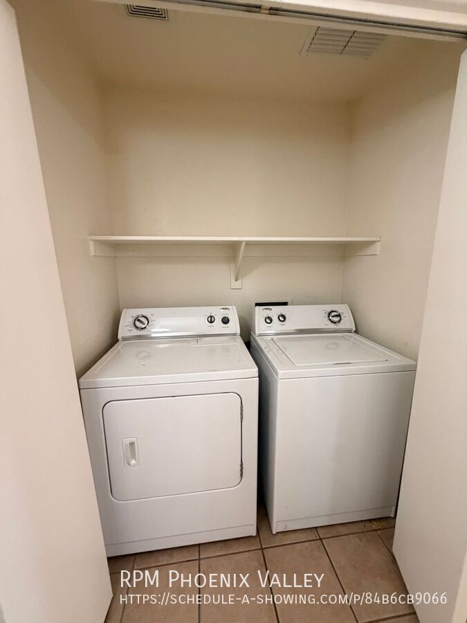 3 X 2 W/Den *ALL Appliances* **Corner Lot!! with New Paint & Carpet property image