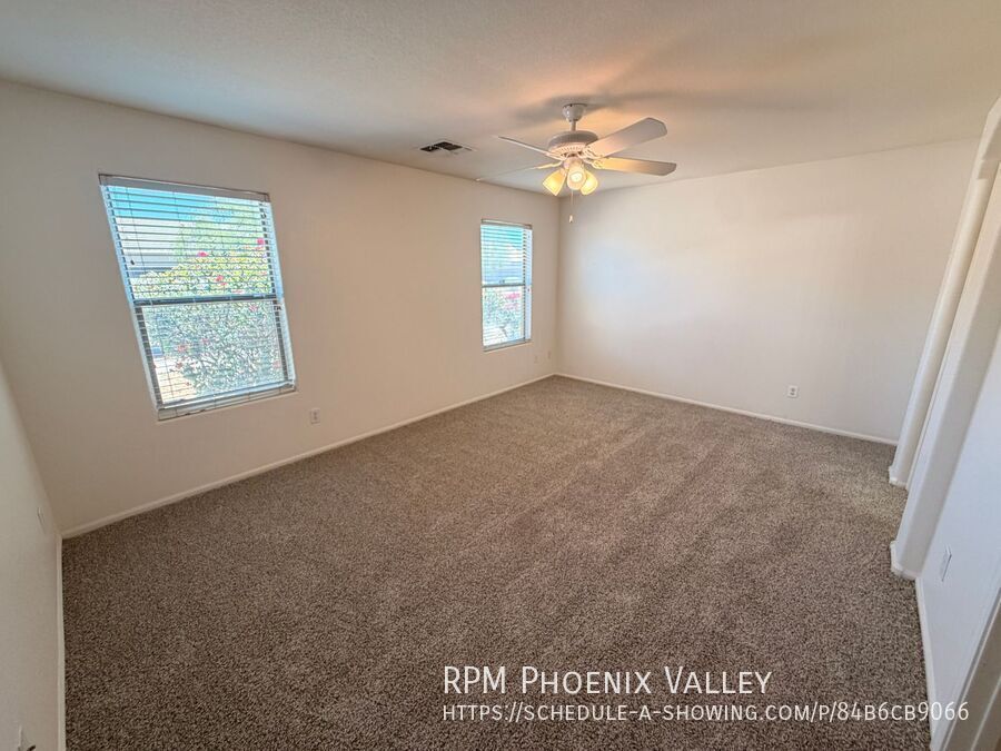 3 X 2 W/Den *ALL Appliances* **Corner Lot!! with New Paint & Carpet property image