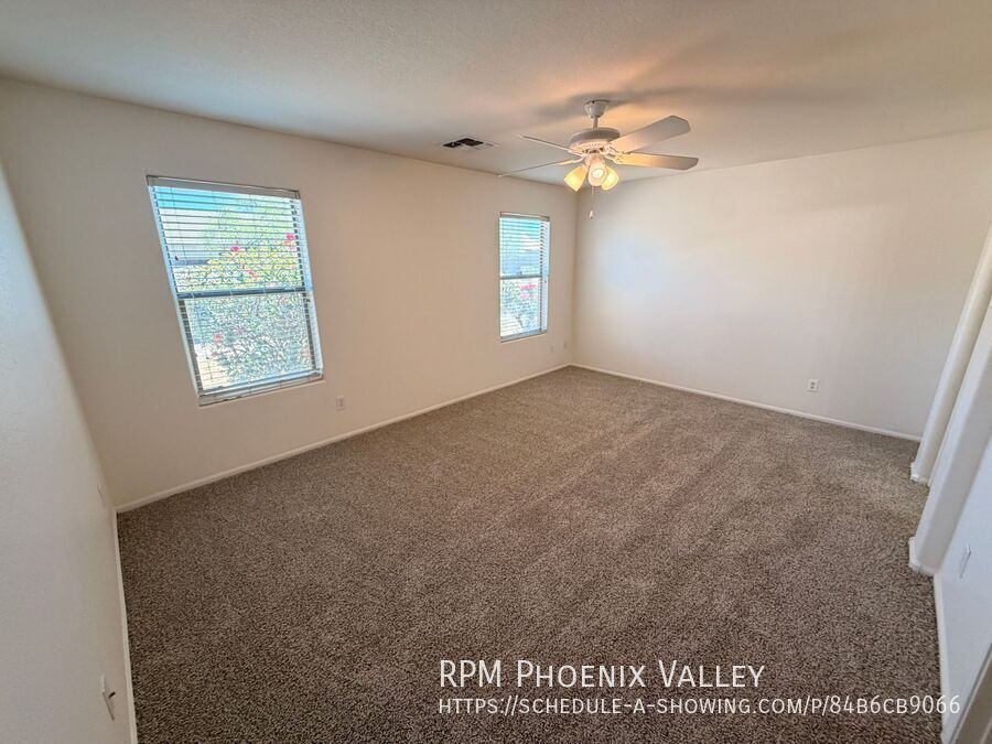 3 X 2 W/Den *ALL Appliances* **Corner Lot!! with New Paint & Carpet property image