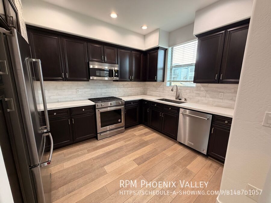 Modern, *Gated* N. Scottsdale 2/2.5 Townhome Ready 4 Move In! property image