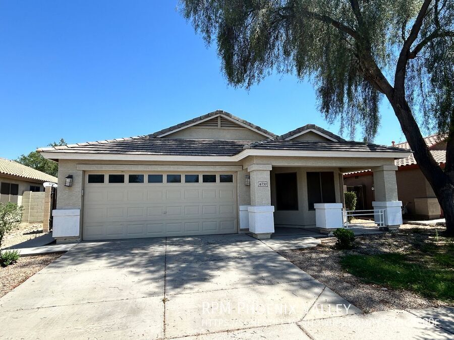 Warm, Inviting 3 Bed / 2bath Home in Canyon Trails with new updated and Flooring!!! property image