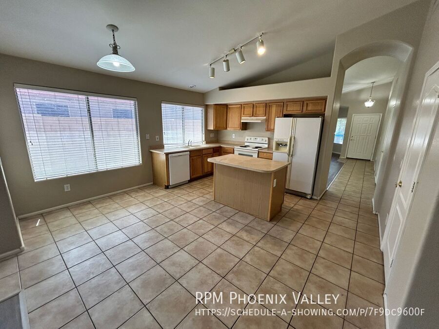 Warm, Inviting 3 Bed / 2bath Home in Canyon Trails with new updated and Flooring!!! property image