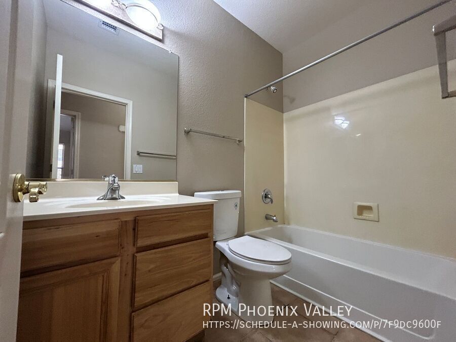 Warm, Inviting 3 Bed / 2bath Home in Canyon Trails with new updated and Flooring!!! property image