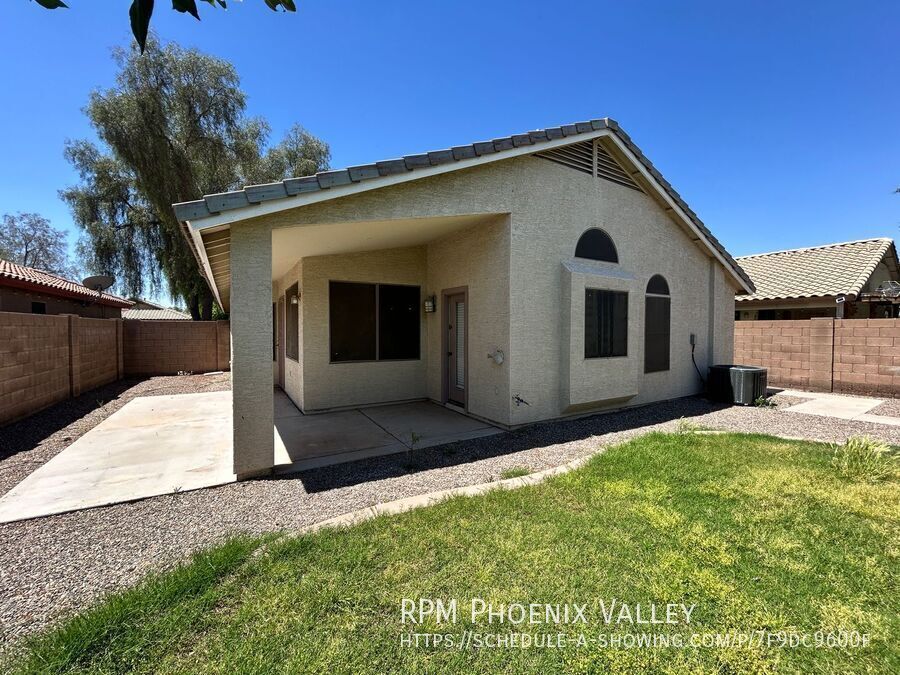 Warm, Inviting 3 Bed / 2bath Home in Canyon Trails with new updated and Flooring!!! property image