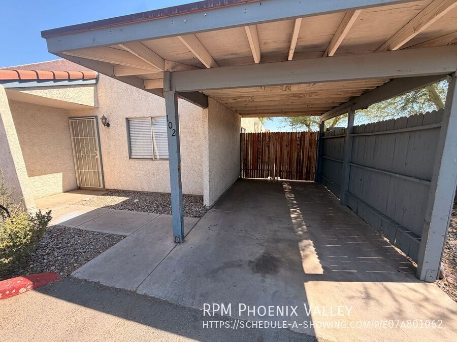 Updated Single Story 2x2 Glendale Unit With No Carpet property image