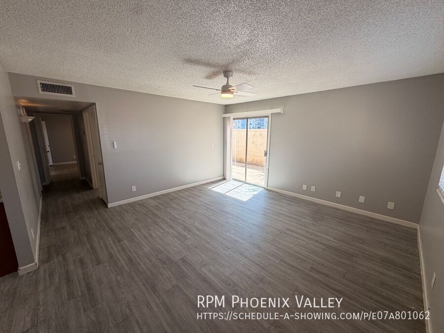 Updated Single Story 2x2 Glendale Unit With No Carpet property image