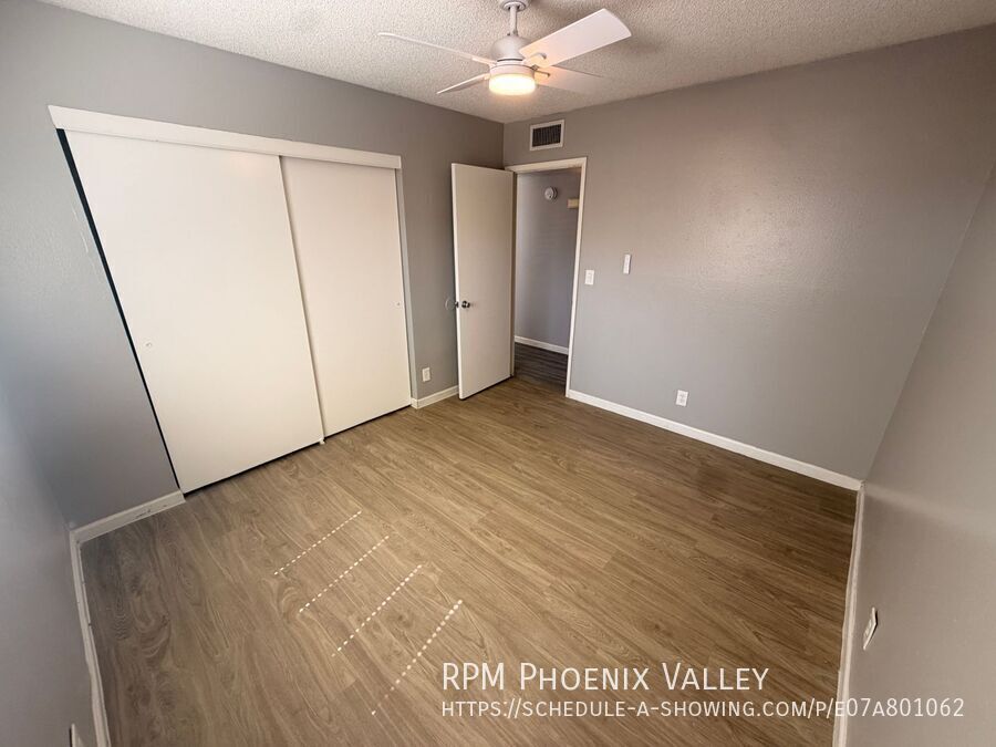 Updated Single Story 2x2 Glendale Unit With No Carpet property image