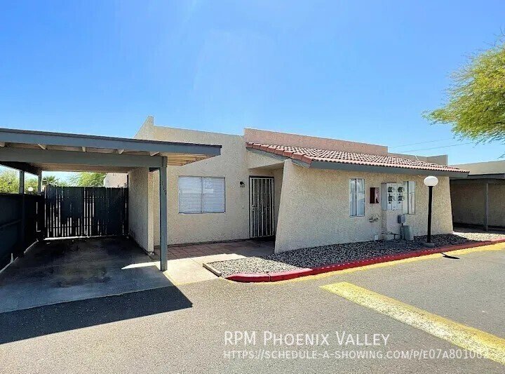 Updated Single Story 2x2 Glendale Unit With No Carpet property image