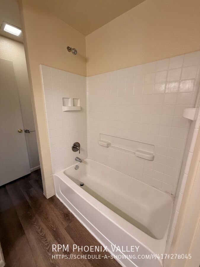 #201 *MOVE IN SPECIAL* 1/2 OFF YOUR FIRST FULL MONTH OF RENT property image