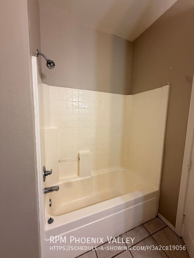 Spacious 3 Bedroom Single Story Peoria With A 3 Car Garage property image