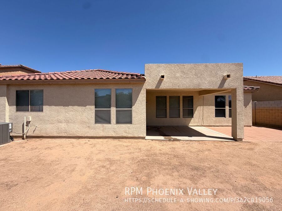 Spacious 3 Bedroom Single Story Peoria With A 3 Car Garage property image