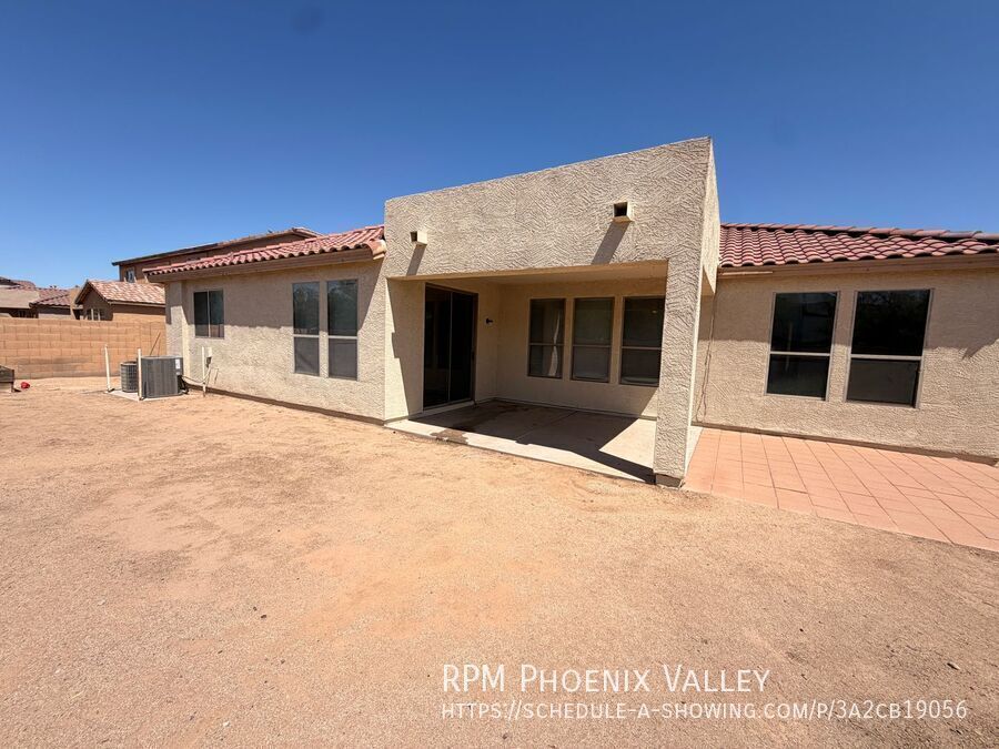 Spacious 3 Bedroom Single Story Peoria With A 3 Car Garage property image
