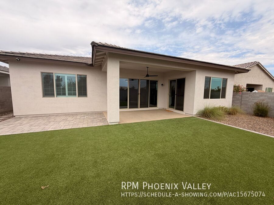 Stunning 3-Bedroom Home with Tandem 3-Car Garage in Litchfield Park! property image