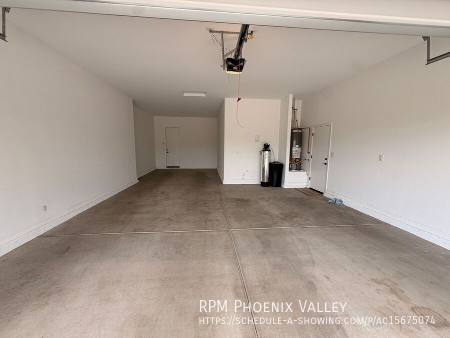 Stunning 3-Bedroom Home with Tandem 3-Car Garage in Litchfield Park! property image