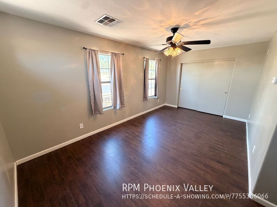 Pet Friendly Renovated 5-Bedroom Corner Lot Home with Luxury Upgrades property image