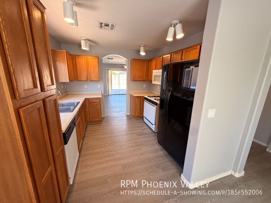 3 BR/2 Bath El Mirage Home *NEW* Flooring, *NEW* Paint & *NO HOA*! property image