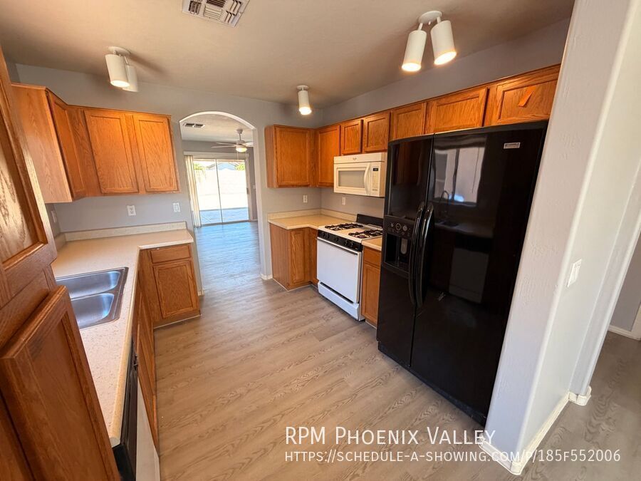 3 BR/2 Bath El Mirage Home *NEW* Flooring, *NEW* Paint & *NO HOA*! property image