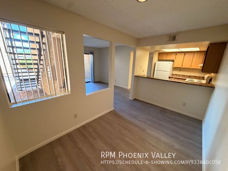 Freshly Updated 2 Bedroom with *NEW* Vinyl Floors,  *MOVE IN SPECIAL* 1/2 OFF YOUR FIRST FULL MONTH OF RENT property image