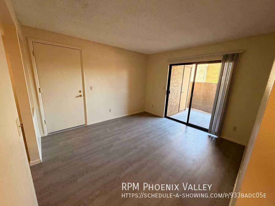 Freshly Updated 2 Bedroom with *NEW* Vinyl Floors,  *MOVE IN SPECIAL* 1/2 OFF YOUR FIRST FULL MONTH OF RENT property image