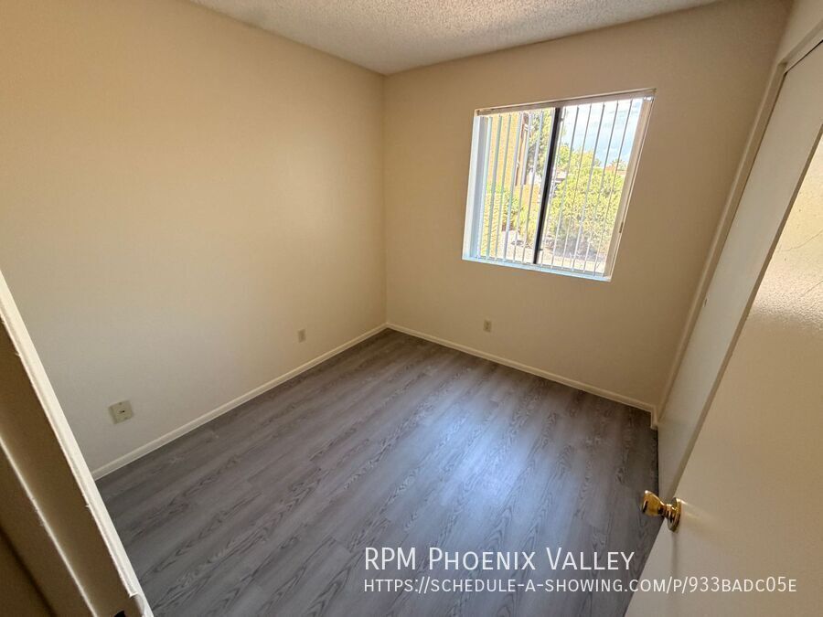 Freshly Updated 2 Bedroom with *NEW* Vinyl Floors,  *MOVE IN SPECIAL* 1/2 OFF YOUR FIRST FULL MONTH OF RENT property image