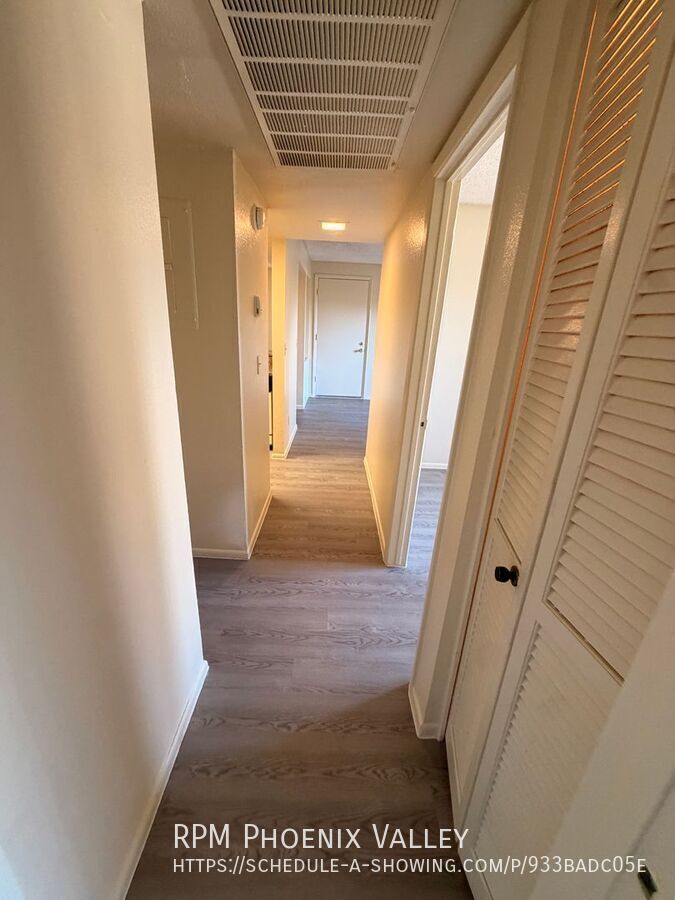 Freshly Updated 2 Bedroom with *NEW* Vinyl Floors,  *MOVE IN SPECIAL* 1/2 OFF YOUR FIRST FULL MONTH OF RENT property image