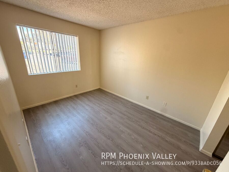 Freshly Updated 2 Bedroom with *NEW* Vinyl Floors,  *MOVE IN SPECIAL* 1/2 OFF YOUR FIRST FULL MONTH OF RENT property image