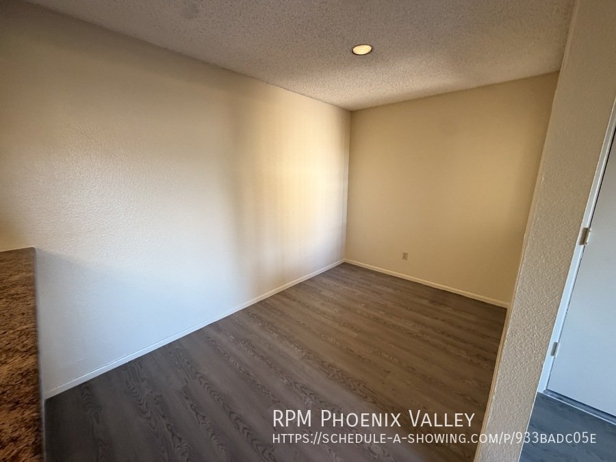 Freshly Updated 2 Bedroom with *NEW* Vinyl Floors,  *MOVE IN SPECIAL* 1/2 OFF YOUR FIRST FULL MONTH OF RENT property image
