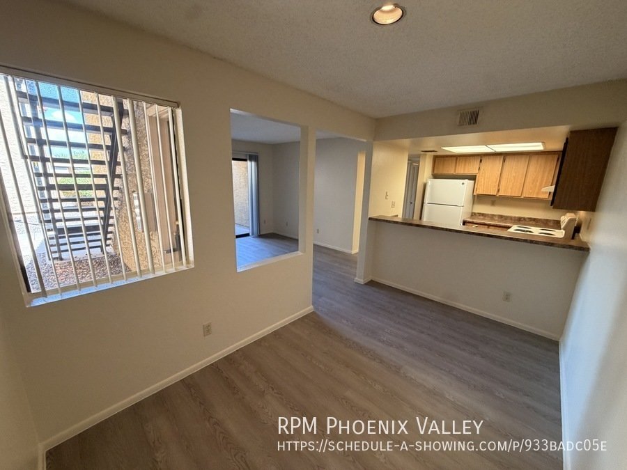 Freshly Updated 2 Bedroom with *NEW* Vinyl Floors,  *MOVE IN SPECIAL* 1/2 OFF YOUR FIRST FULL MONTH OF RENT property image
