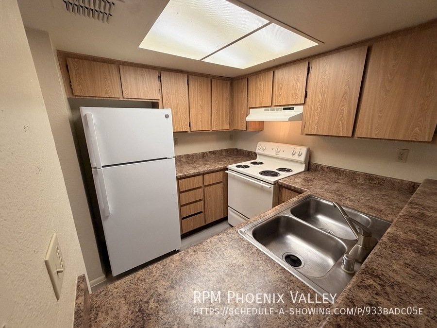 Freshly Updated 2 Bedroom with *NEW* Vinyl Floors,  *MOVE IN SPECIAL* 1/2 OFF YOUR FIRST FULL MONTH OF RENT property image