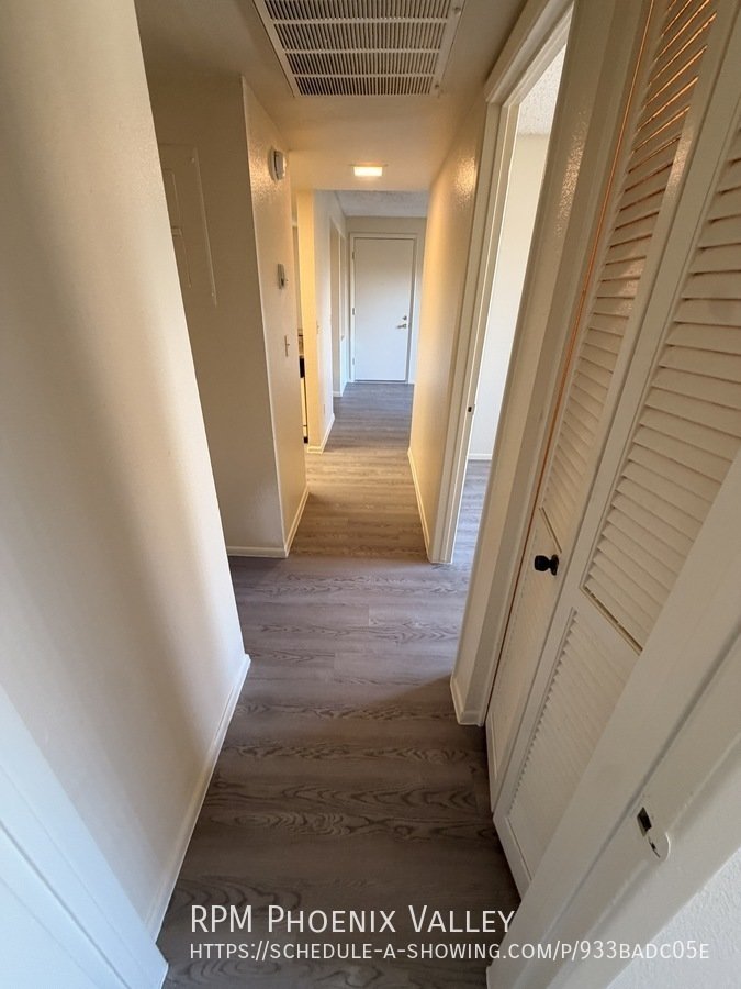 Freshly Updated 2 Bedroom with *NEW* Vinyl Floors,  *MOVE IN SPECIAL* 1/2 OFF YOUR FIRST FULL MONTH OF RENT property image