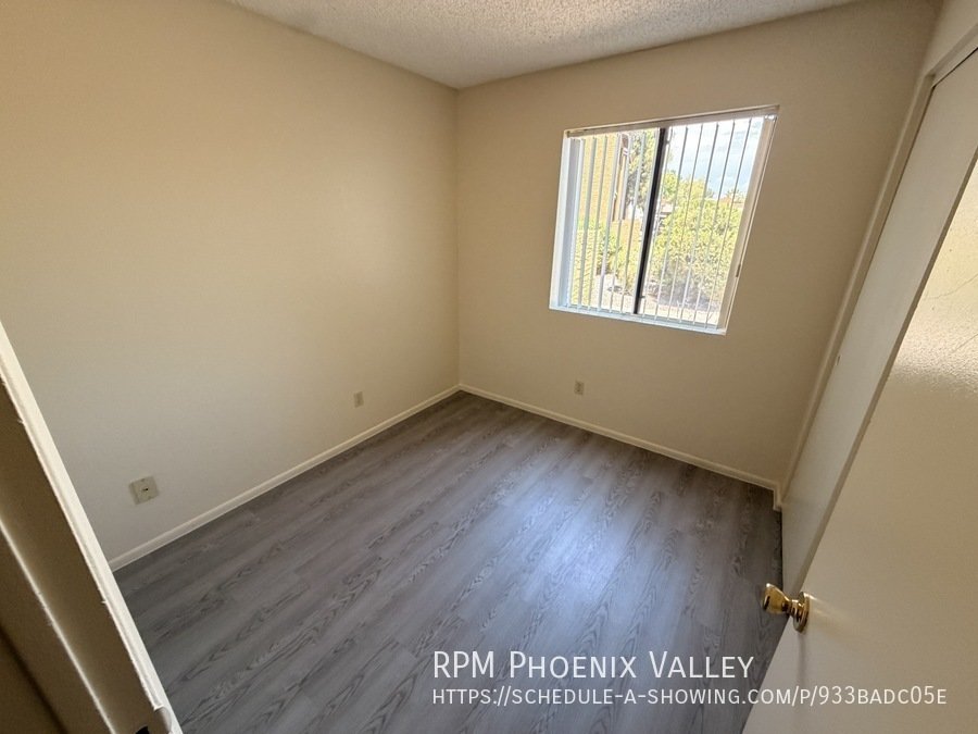 Freshly Updated 2 Bedroom with *NEW* Vinyl Floors,  *MOVE IN SPECIAL* 1/2 OFF YOUR FIRST FULL MONTH OF RENT property image