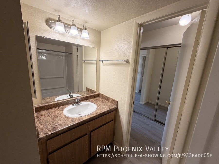 Freshly Updated 2 Bedroom with *NEW* Vinyl Floors,  *MOVE IN SPECIAL* 1/2 OFF YOUR FIRST FULL MONTH OF RENT property image